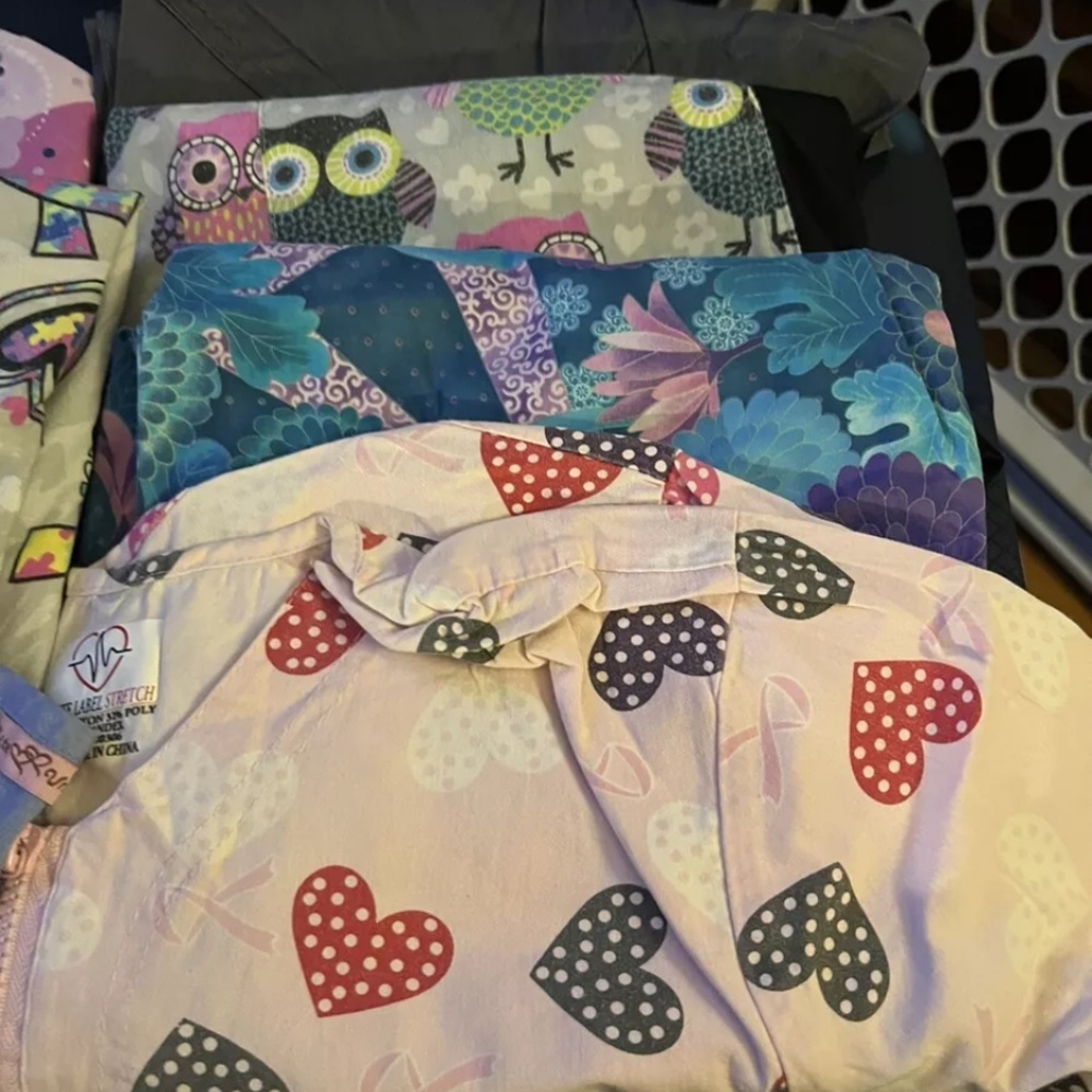 Scrub tops - Picture 4 of 7